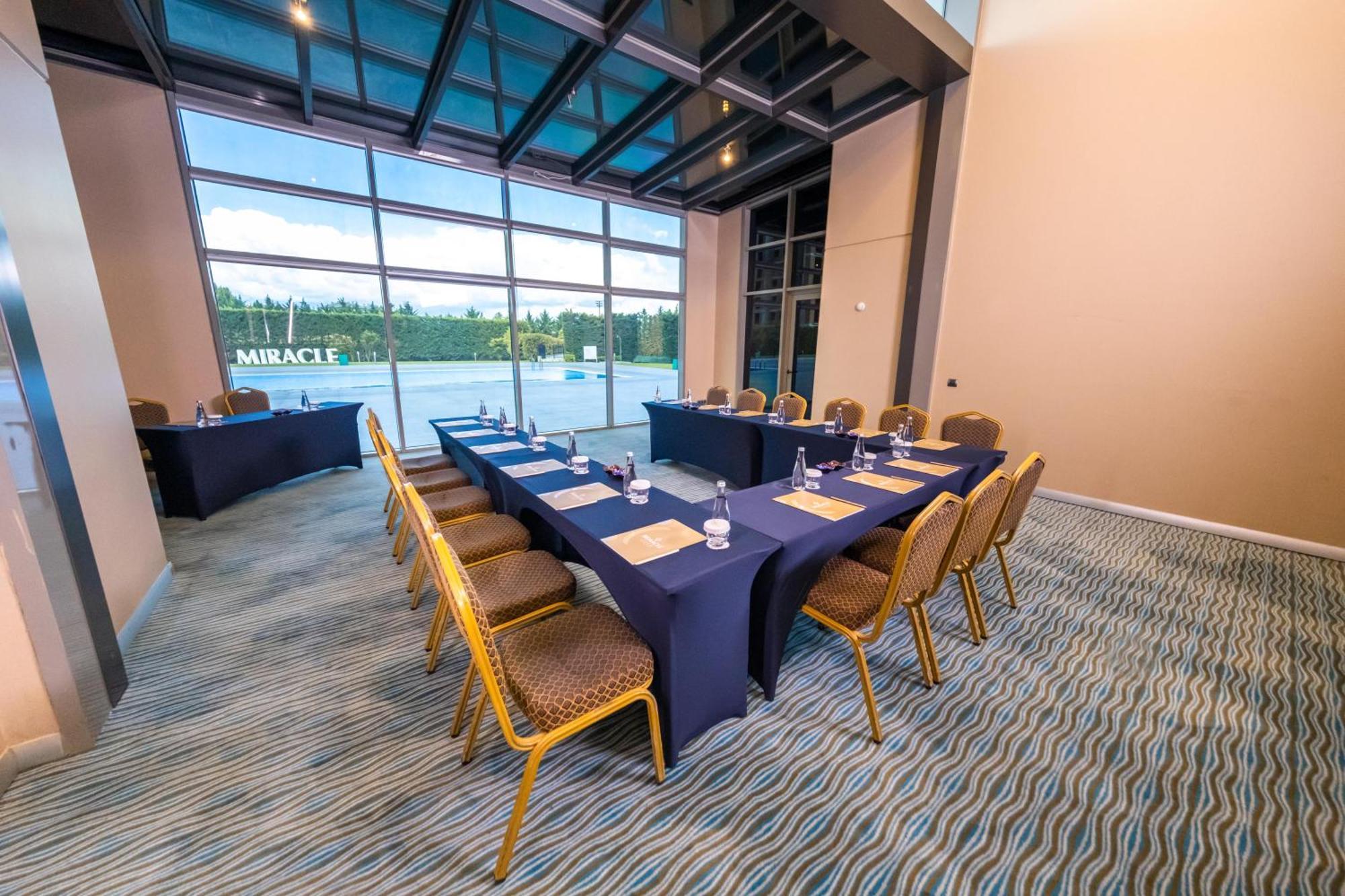 Miracle Istanbul Asia Airport Hotel & Spa Luaran gambar Meeting room