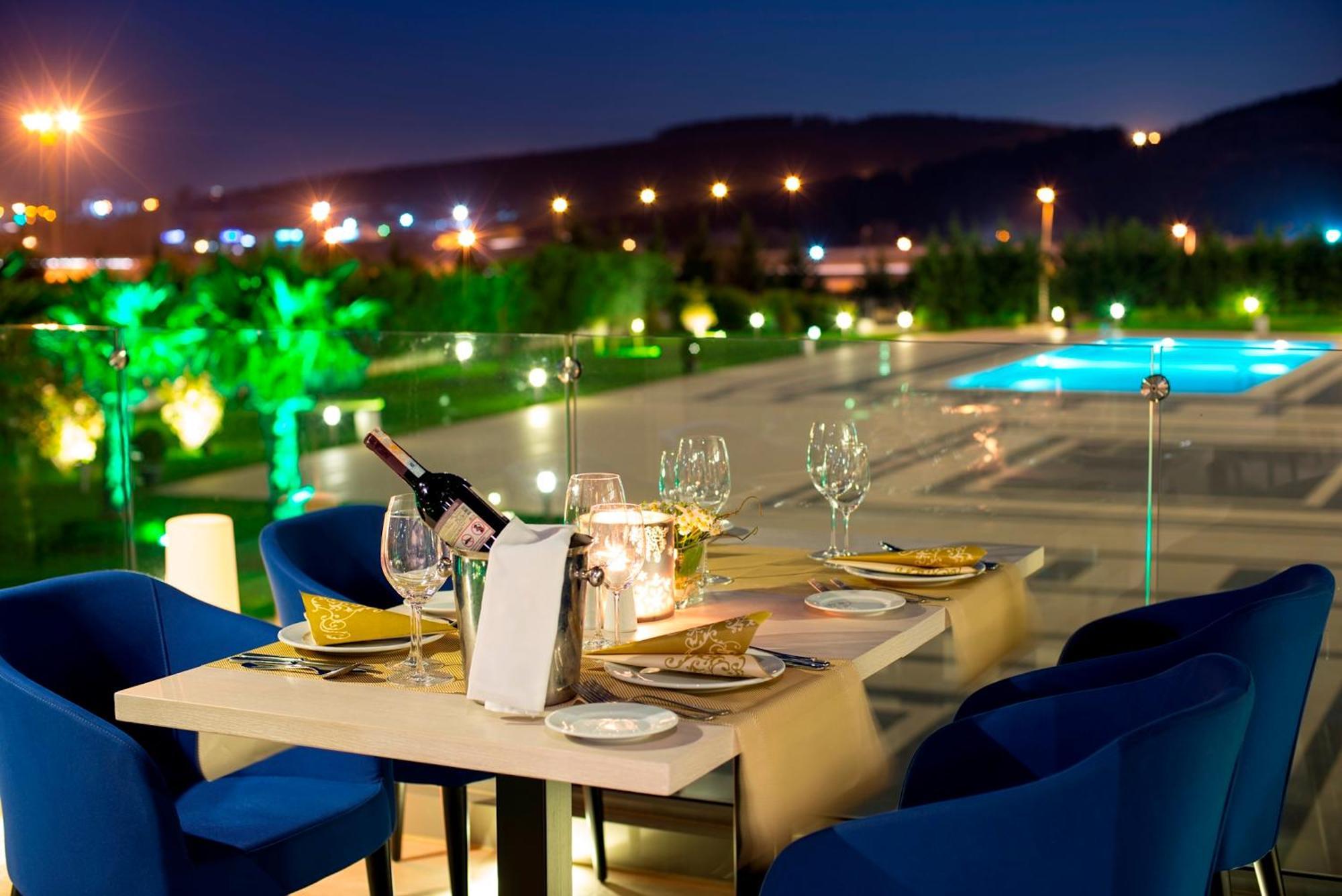 Miracle Istanbul Asia Airport Hotel & Spa Luaran gambar The hotel's pool