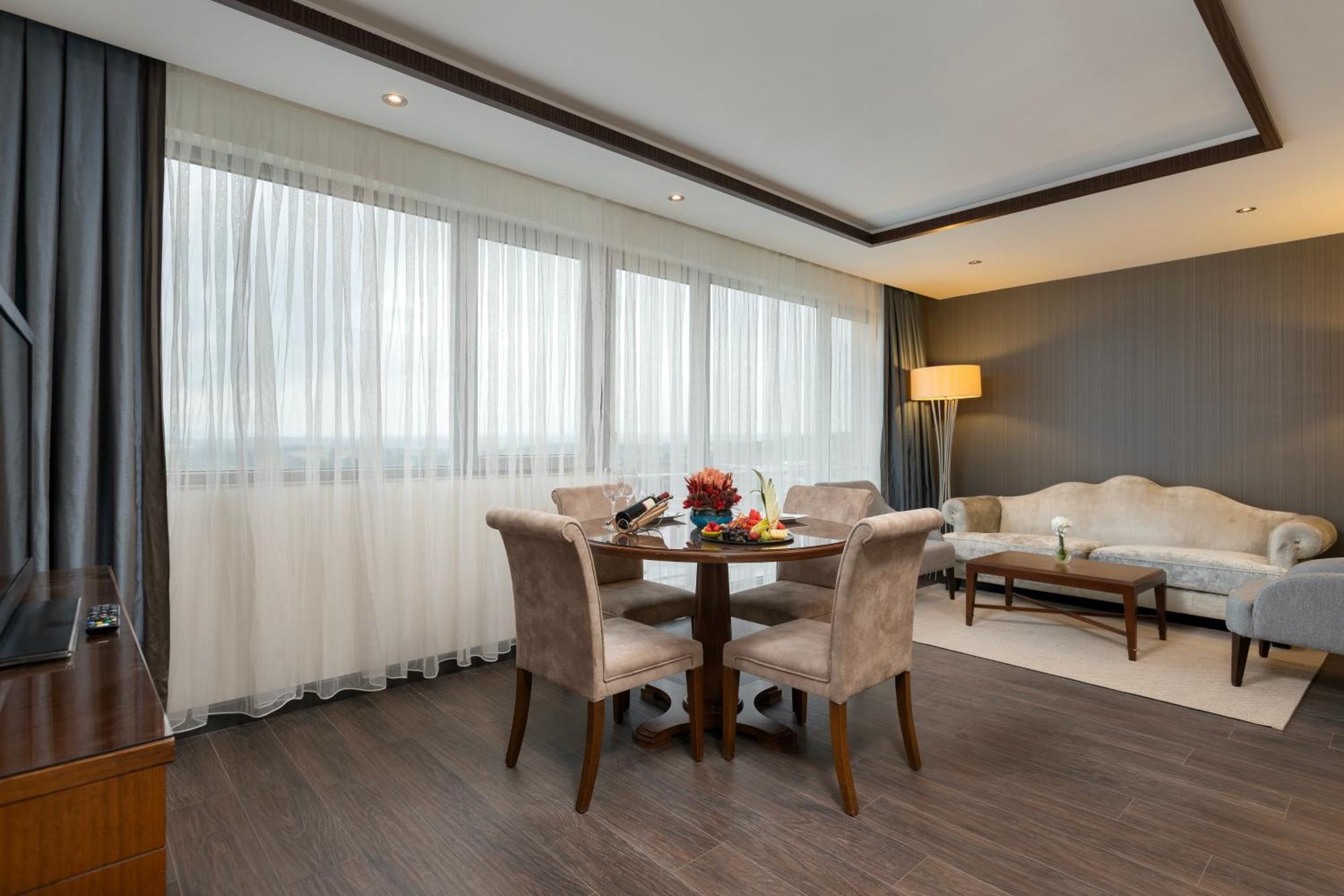 Miracle Istanbul Asia Airport Hotel & Spa Luaran gambar A suite at the hotel